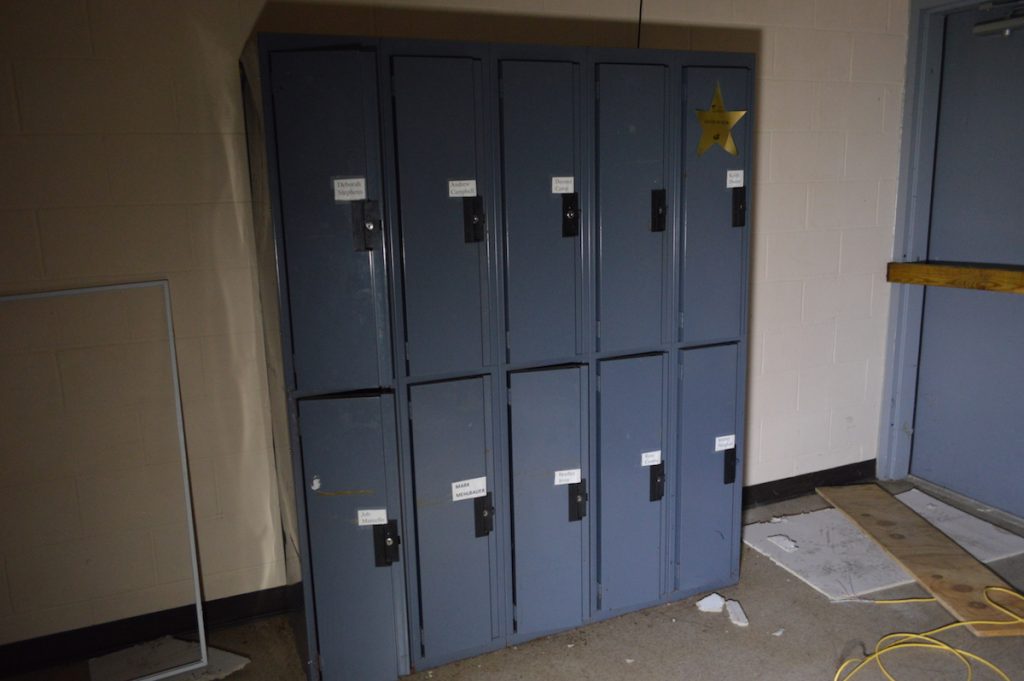 abandoned-lockers-inside-a-news-station-once-occupied