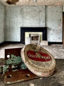 tastetreat vintage tin