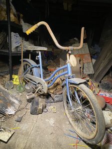 abandoned bike blue banana seat