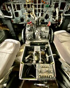 abandoned-airplane-controls-in-the-usa
