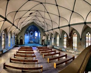 abandoned-roman-catholic-church-sancturary