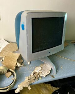 vintage-mac-all-in-one-blue-computer