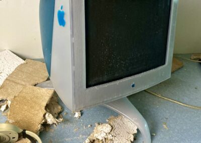 vintage-mac-all-in-one-blue-computer