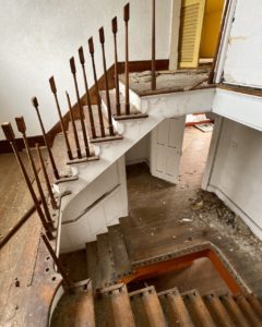colonial house stair railing broken