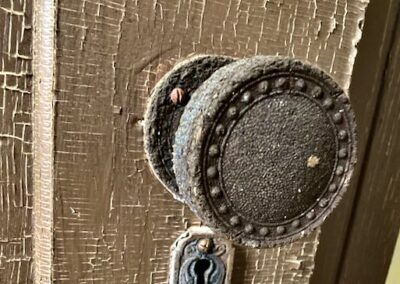 colonial-door-knob-vintage