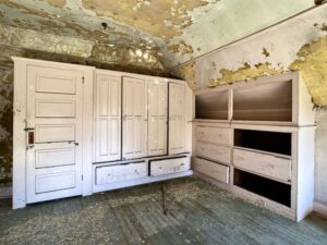 victorian-home-built-in-cabinets