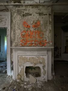 abandoned-victorian-mansion-fireplace