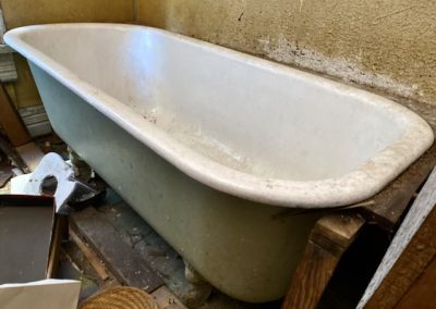 abandoned-victorian-house-clawfoot-tub