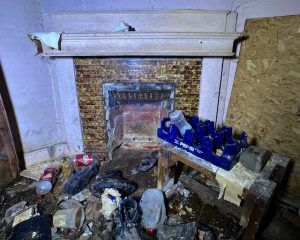 abandoned-victorian-house-fireplace