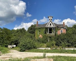 abandoned victorian mansion ohio front