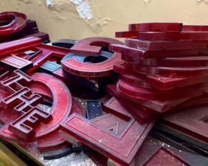 vintage-theater-marquee-letters-red