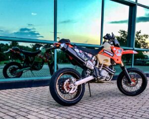 reflection-of-ktm-450-exc-supermoto-building