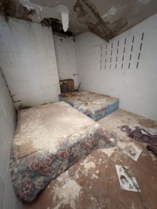 abandoned-room-creepy-mattresses