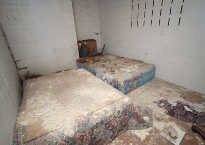 abandoned-room-creepy-mattresses