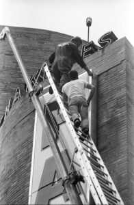 1940s-sign-install-ladder