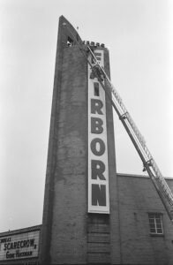 vertical-theater-sign-fairborn